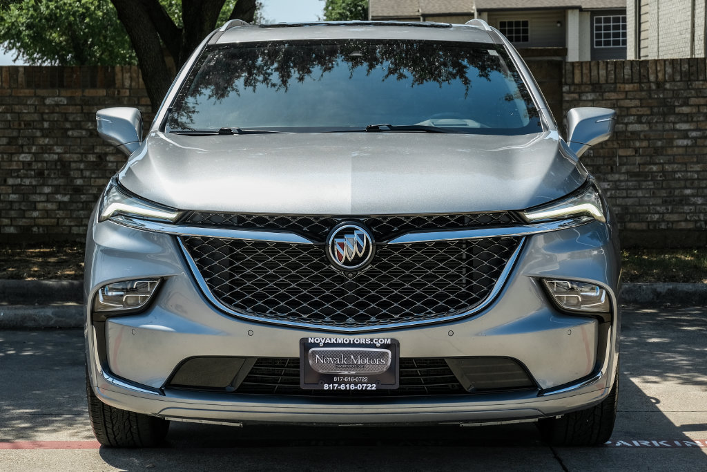 Used 2024 Buick Enclave Avenir w/ Avenir Technology Package FWD image 11