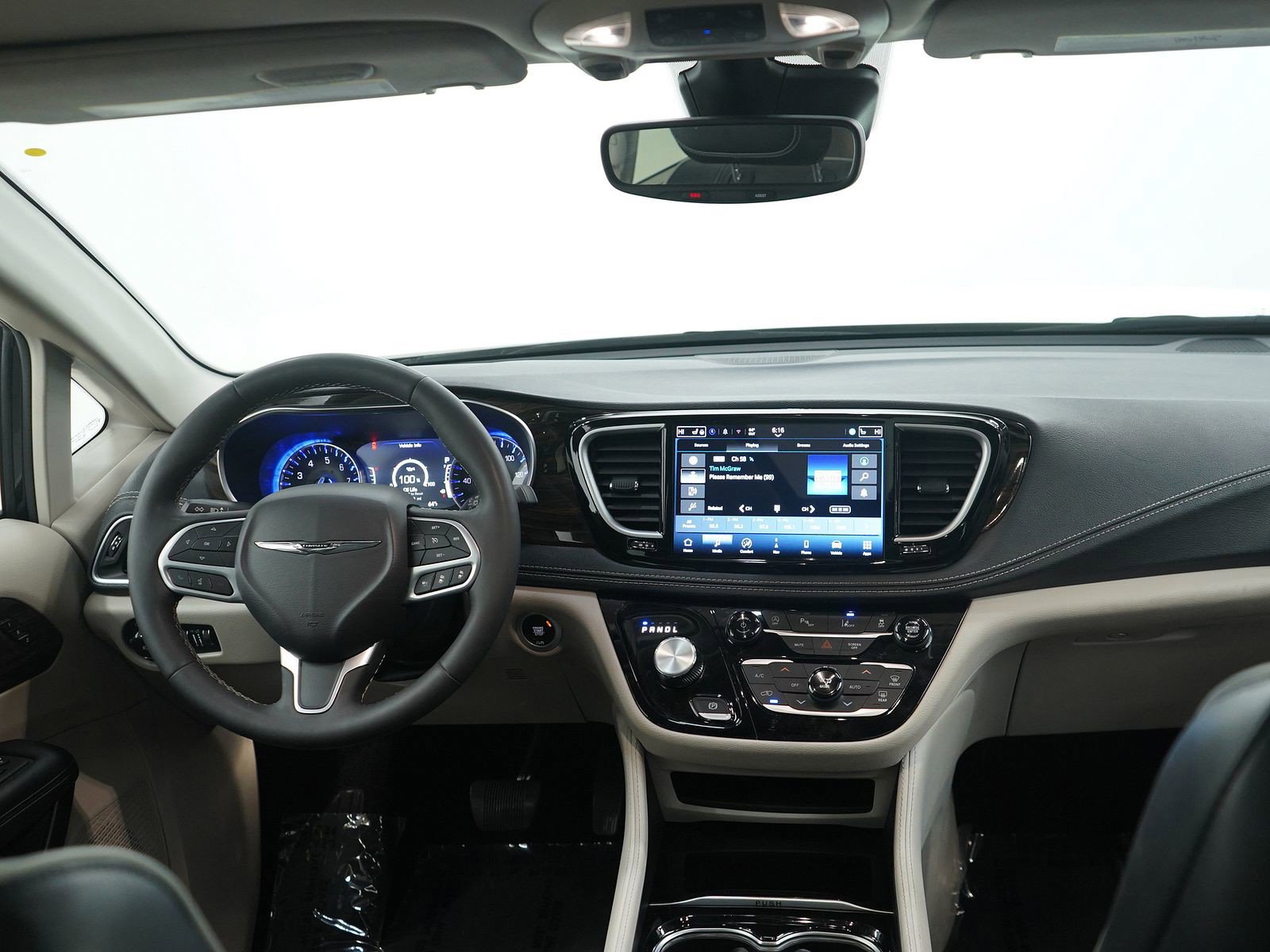 Used 2024 Chrysler Pacifica Limited image 15