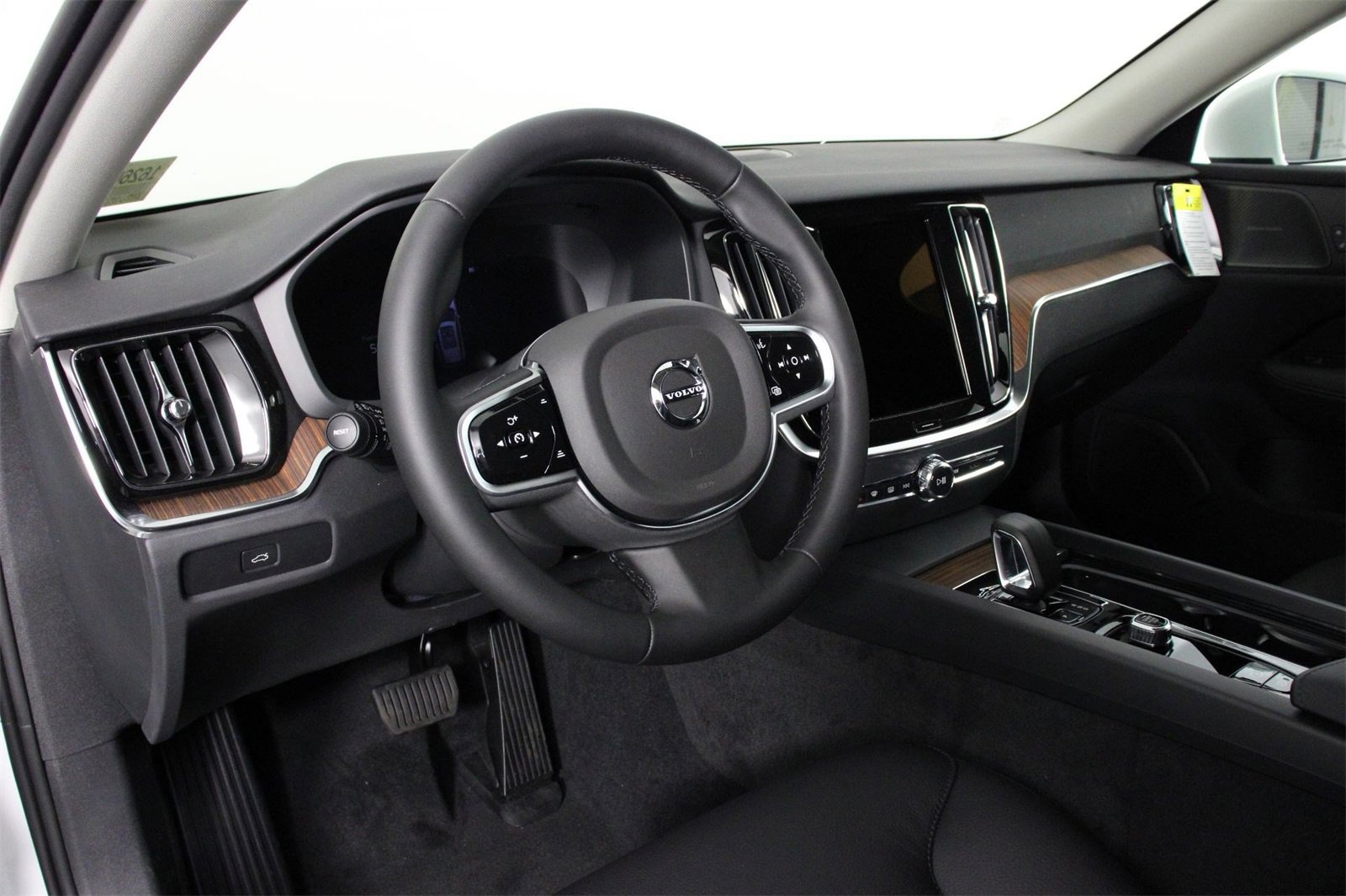 New 2026 Volvo V60 B5 Cross Country Plus w/ Climate Package image 8