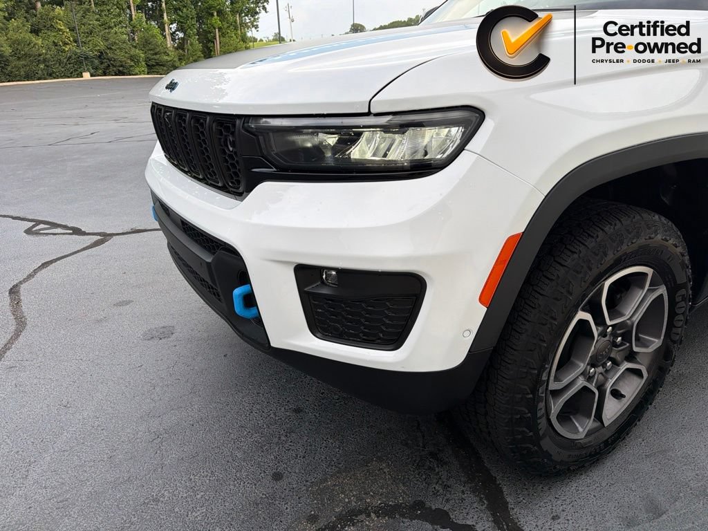 Certified 2022 Jeep Grand Cherokee Trailhawk w/ Advanced Protech Group II AWD/4WD image 16
