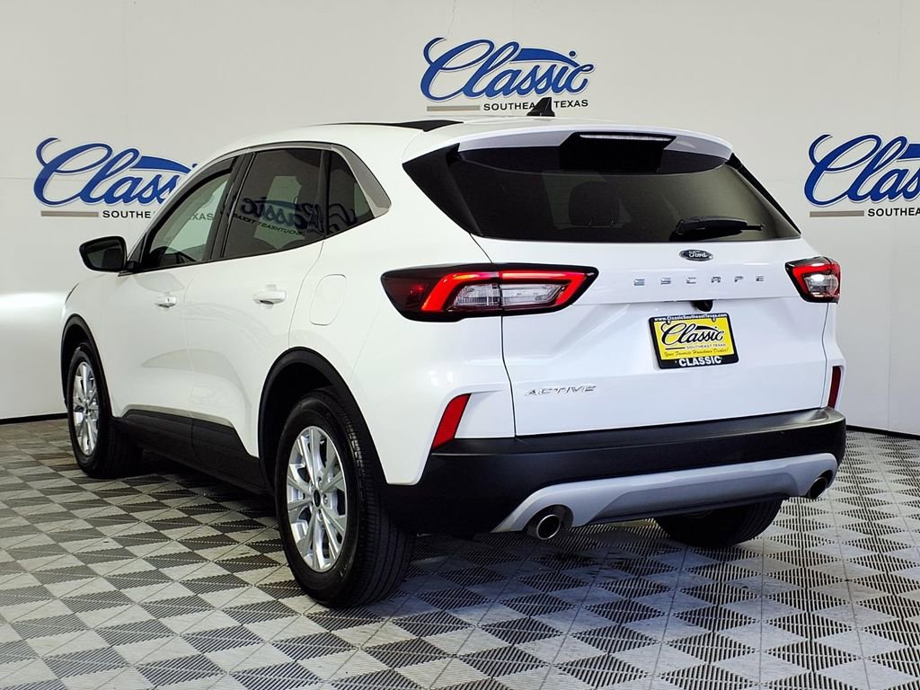Used 2023 Ford Escape Active w/ Cold Weather Package image 2