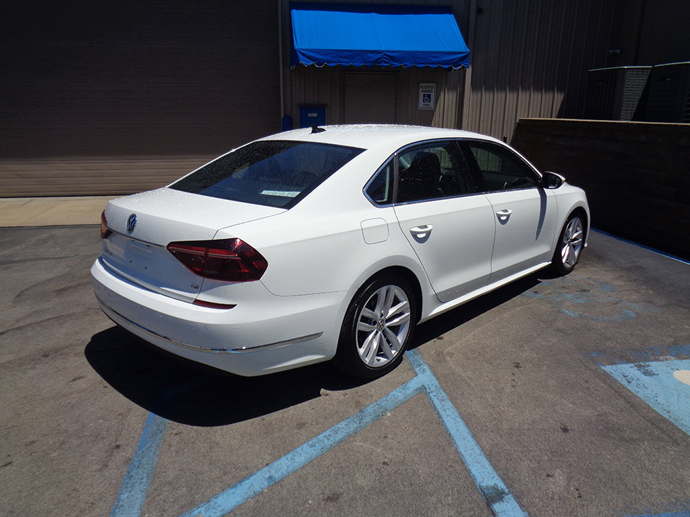 Used 2018 Volkswagen Passat 2.0T SE FWD image 9