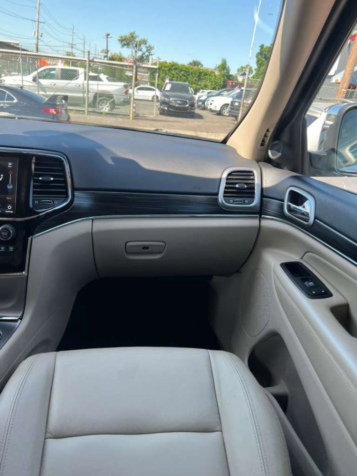 Used 2019 Jeep Grand Cherokee Limited AWD/4WD image 29