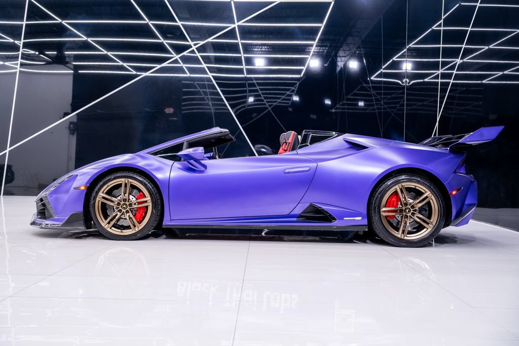 Used 2021 Lamborghini Huracan EVO RWD image 10