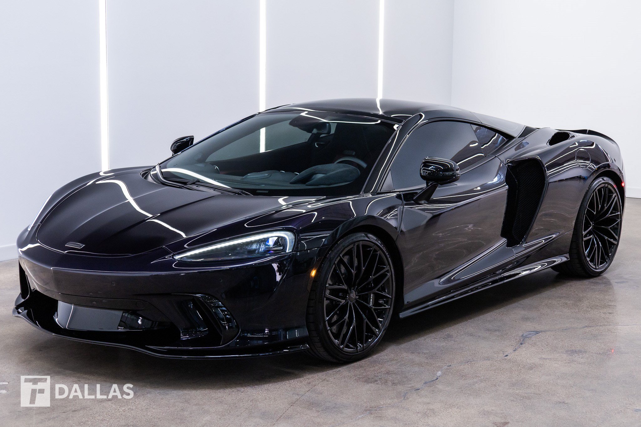 Used 2025 McLaren GTS RWD image 2