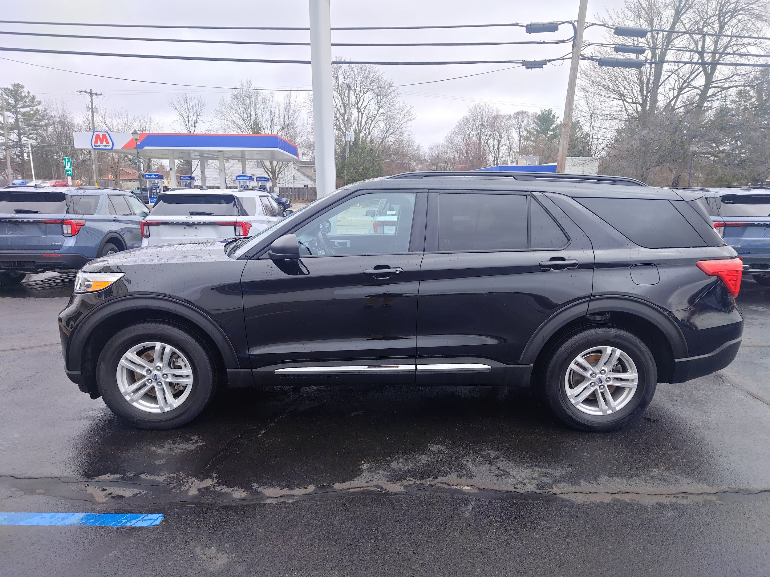 Used 2023 Ford Explorer XLT w/ Equipment Group 202A AWD/4WD image 1