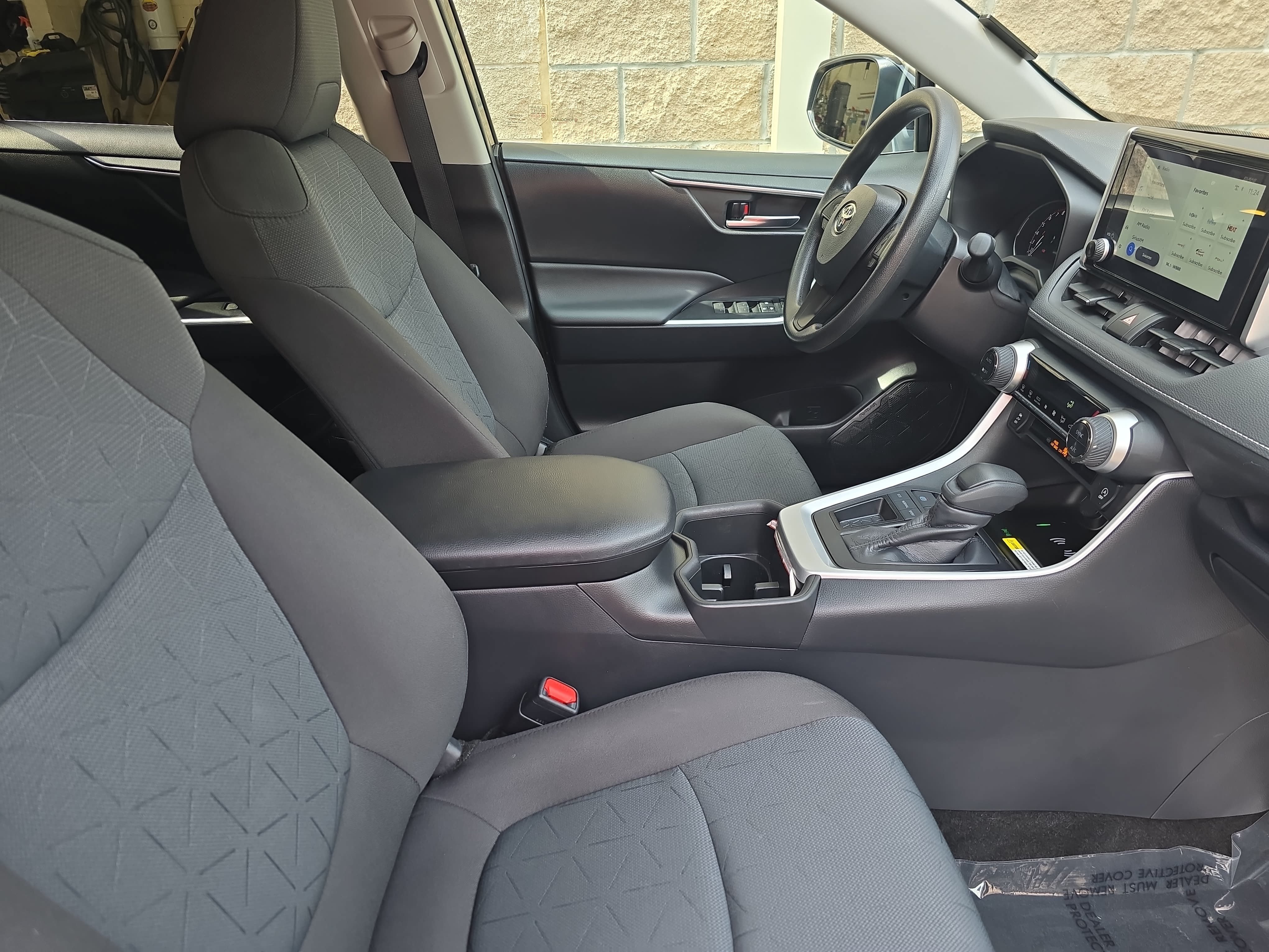 Used 2025 Toyota RAV4 XLE w/ Convenience Package FWD image 10