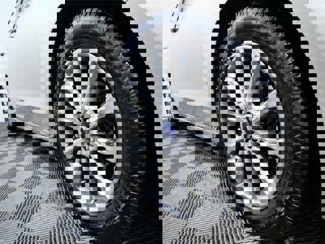 Certified 2017 Ford Fusion SE w/ Fusion SE Technology Package image 2