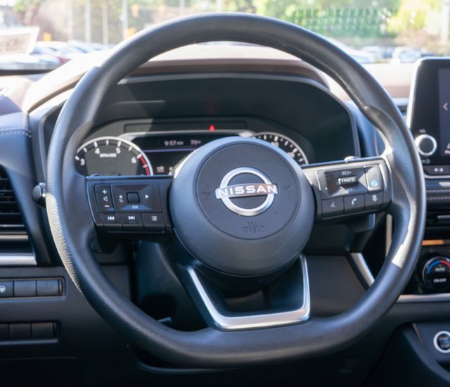 Used 2022 Nissan Rogue SV image 15