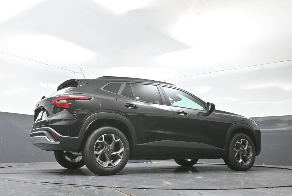 New 2026 Chevrolet Trax LT w/ Driver Confidence Package FWD image 36