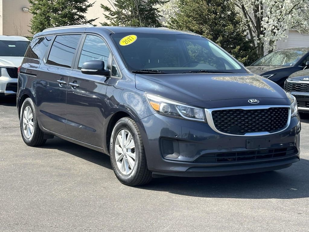 Used 2017 Kia Sedona LX w/ LX Essentials Premium Package image 1