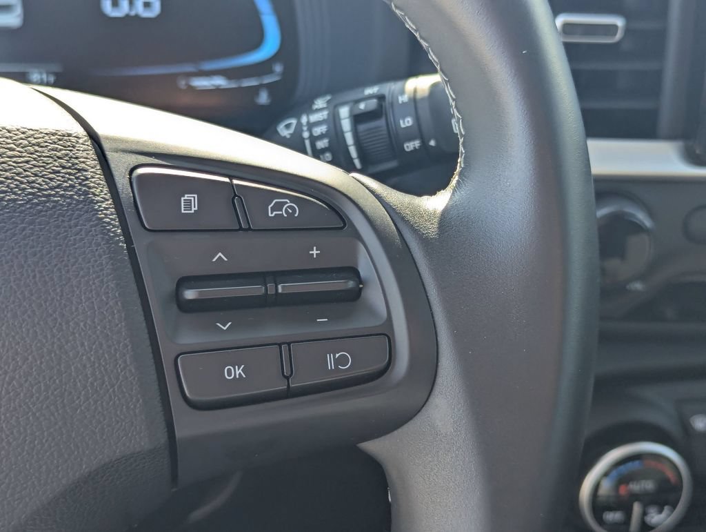 Used 2025 Hyundai Venue SEL FWD image 18