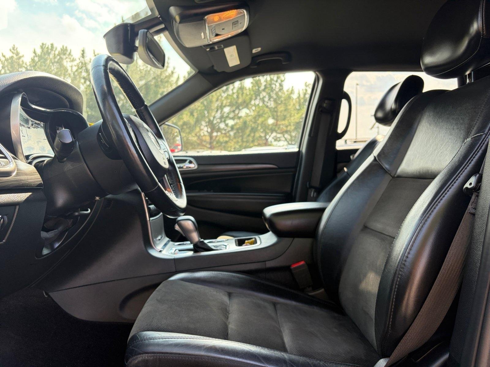Used 2019 Jeep Grand Cherokee Altitude AWD/4WD image 12