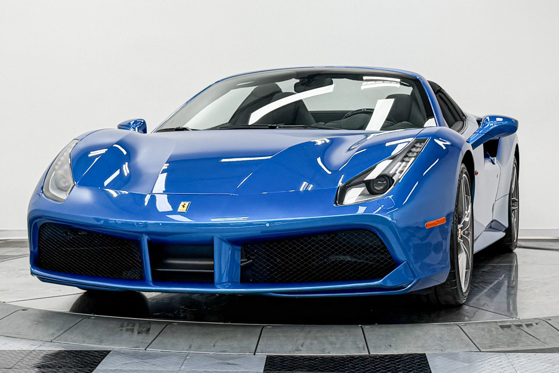 Used 2018 Ferrari 488 Spider RWD image 5