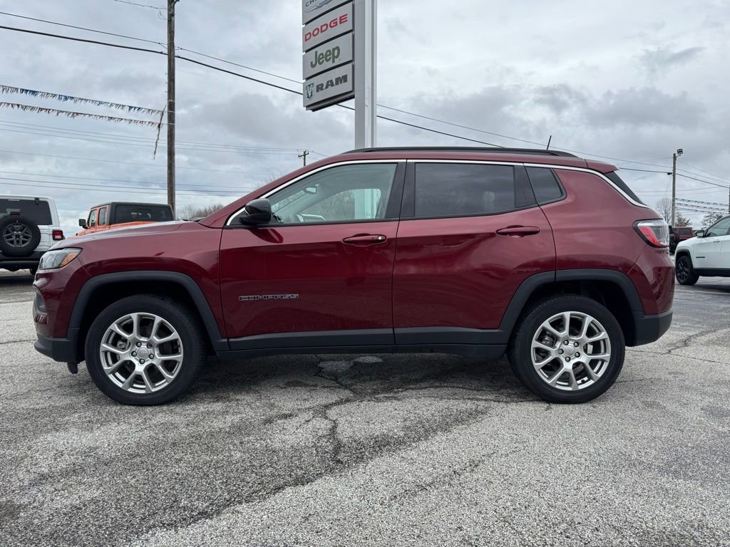 Used 2022 Jeep Compass Latitude image 2