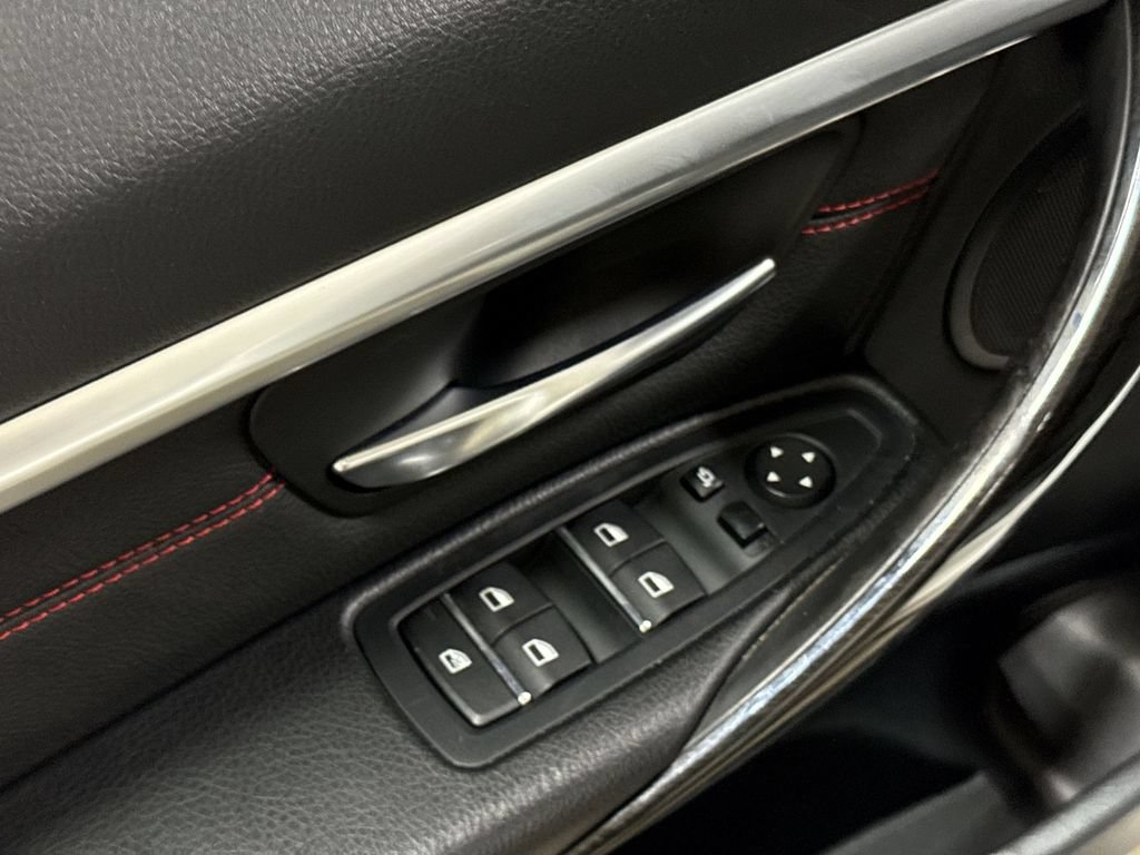 Used 2018 BMW 330i xDrive Sedan AWD/4WD image 21