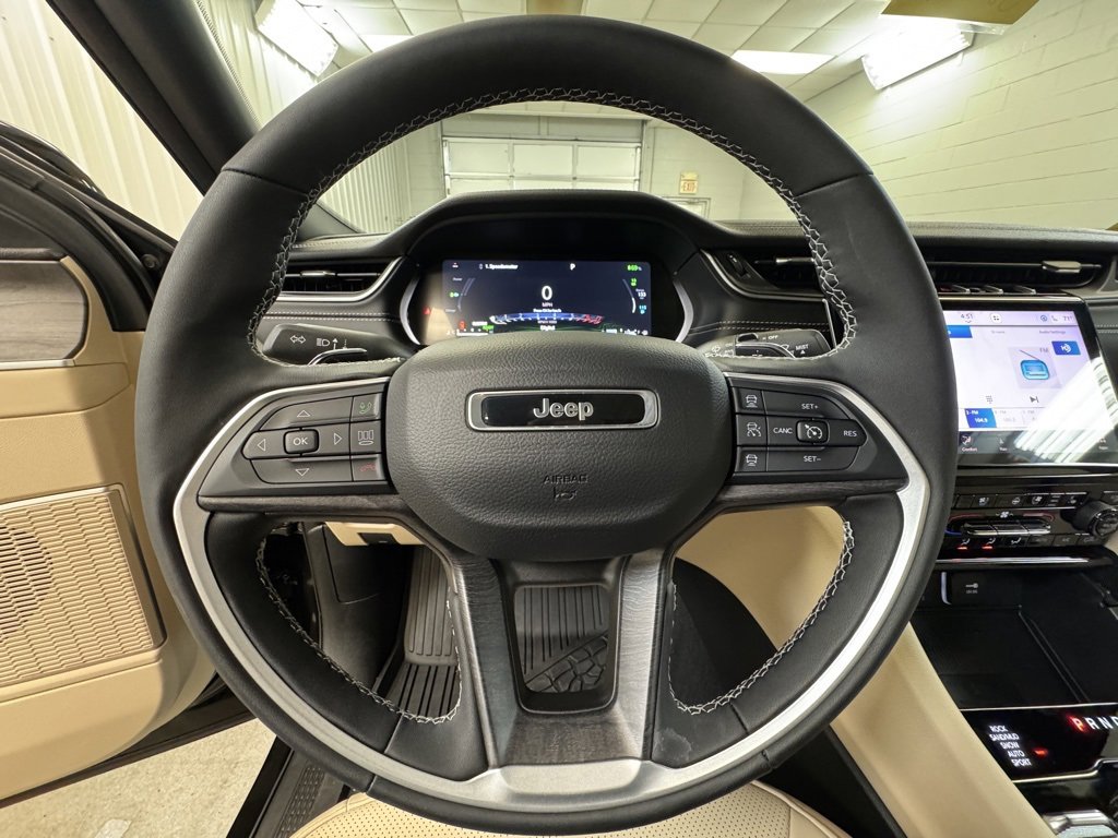 Used 2025 Jeep Grand Cherokee Limited 4xe w/ Luxury Tech Group II image 36