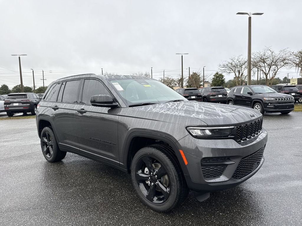 New 2025 Jeep Grand Cherokee Altitude image 1