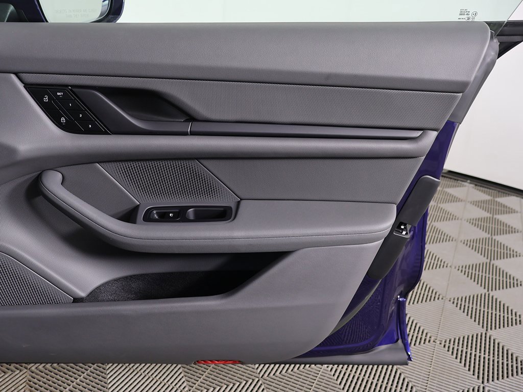 Used 2023 Porsche Taycan image 24