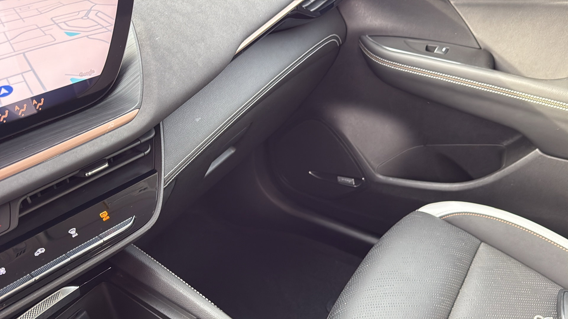 Used 2024 Buick Envision Sport Touring image 25