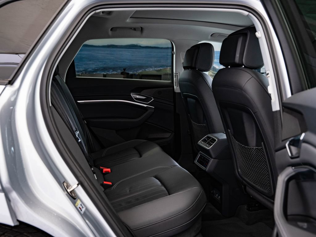 Used 2021 Audi e-tron Premium w/ Convenience Plus Package AWD/4WD image 43