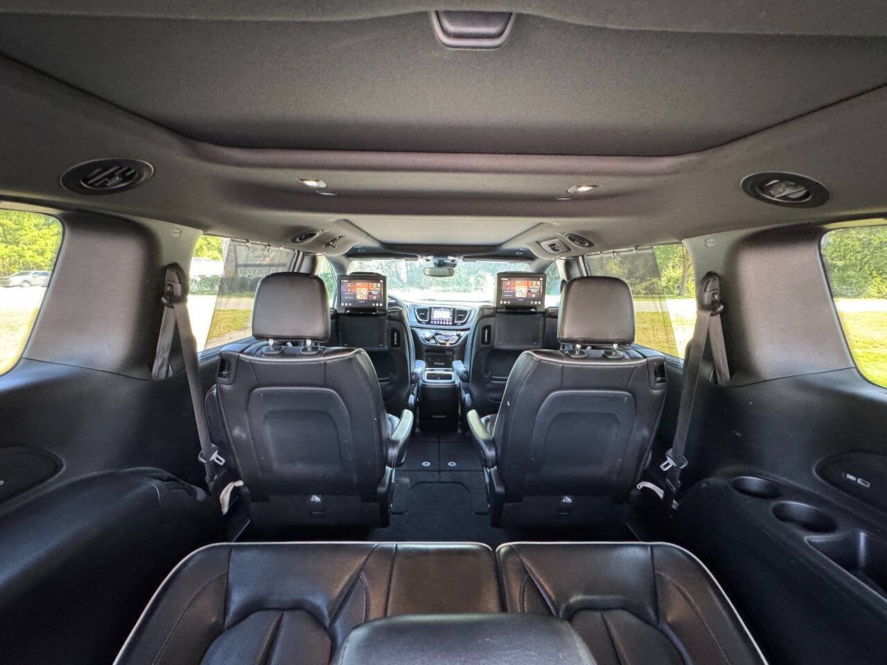 Used 2019 Chrysler Pacifica Limited w/ Advanced Safetytec Group FWD image 46