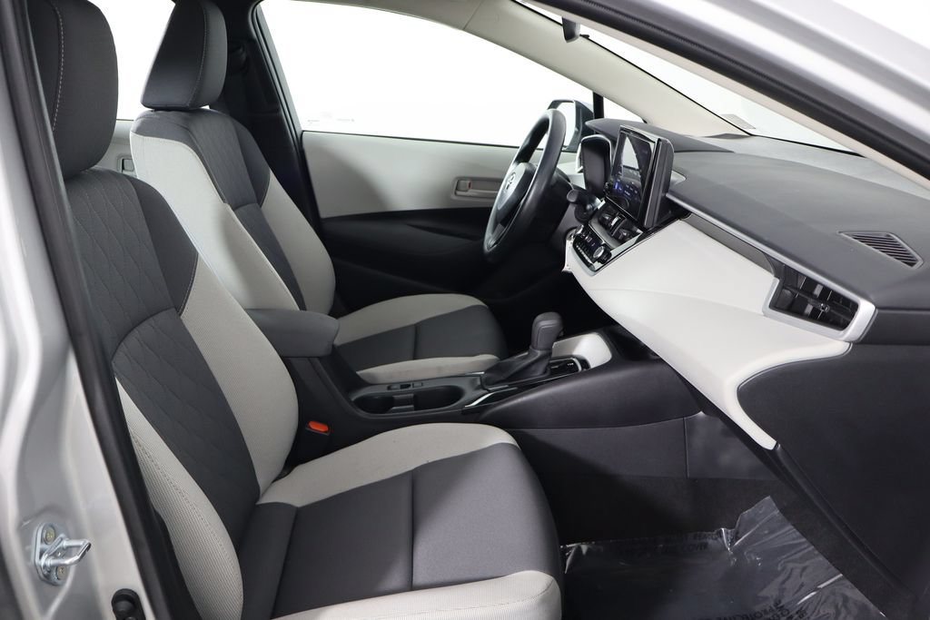 Used 2025 Toyota Corolla LE FWD image 18