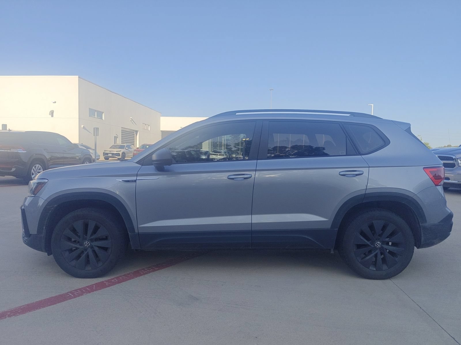 Used 2023 Volkswagen Taos S FWD image 1