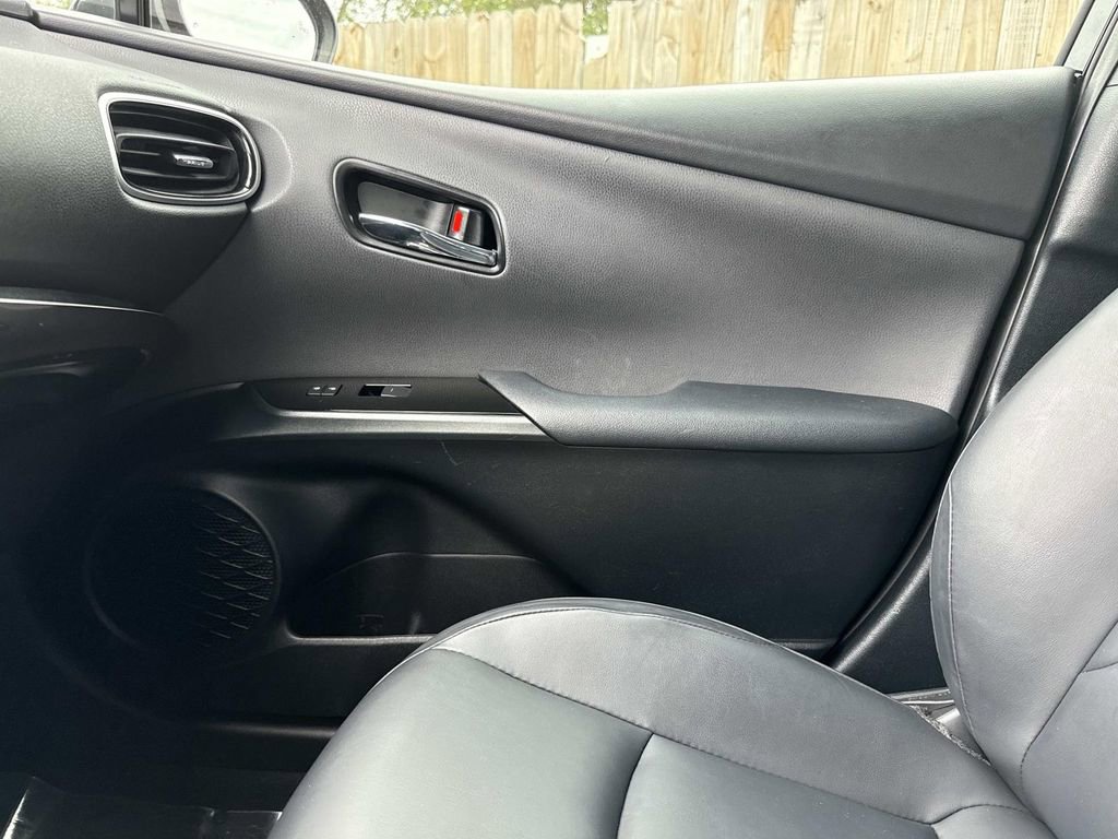 Used 2022 Toyota Prius FWD image 28