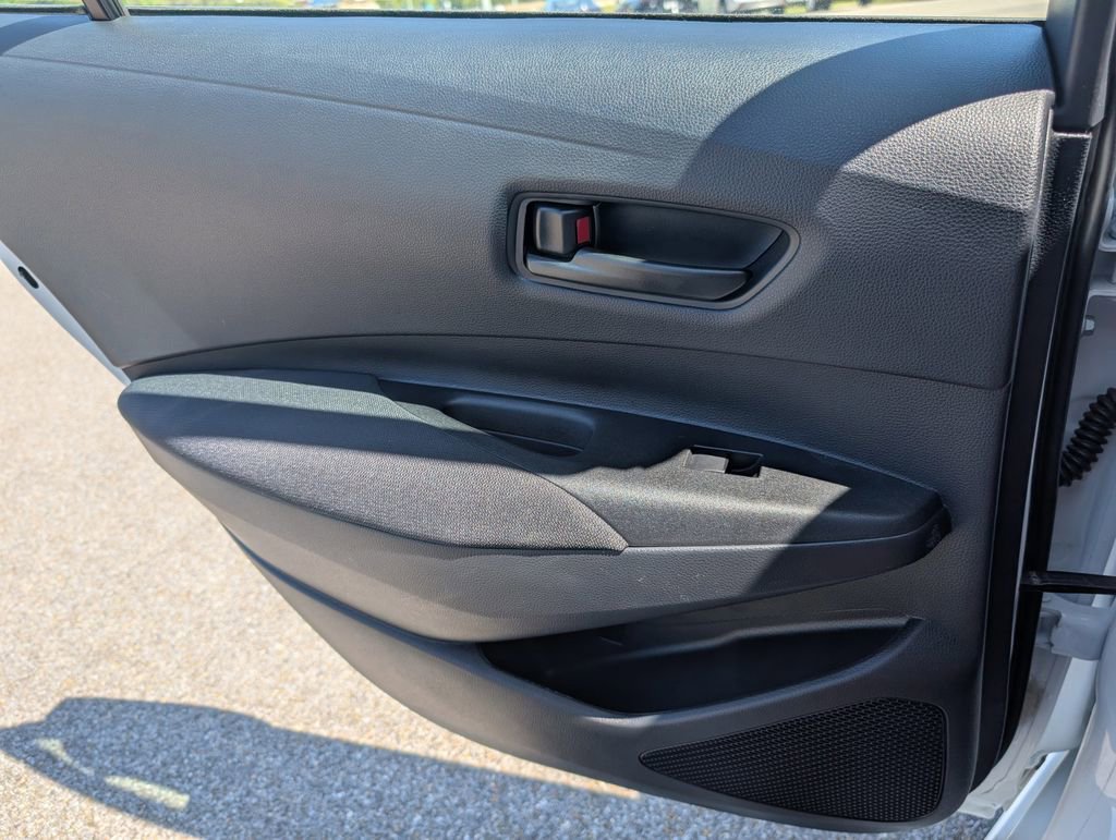 Used 2025 Toyota Corolla LE image 28