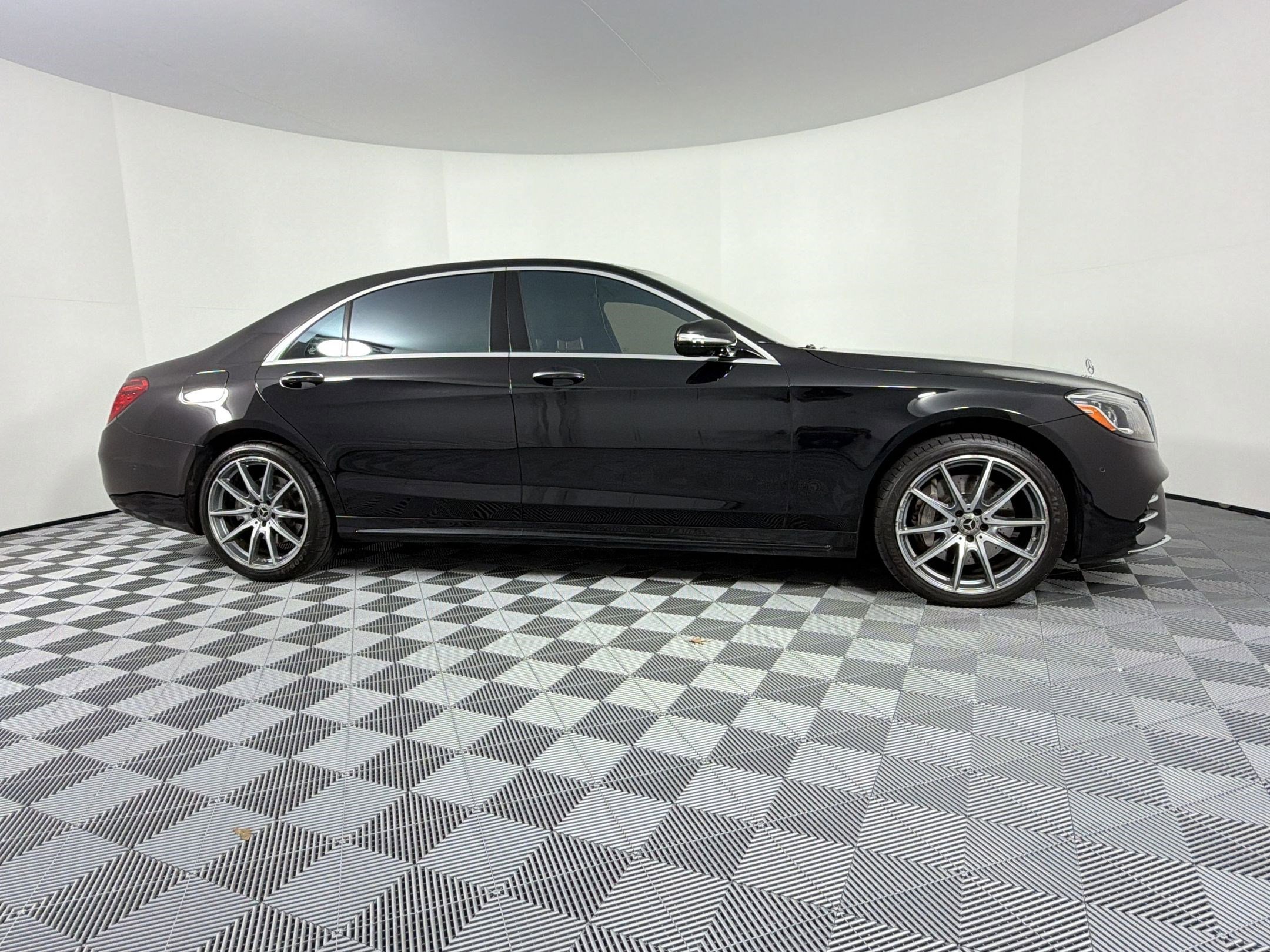 Used 2020 Mercedes-Benz S 560 Sedan image 11