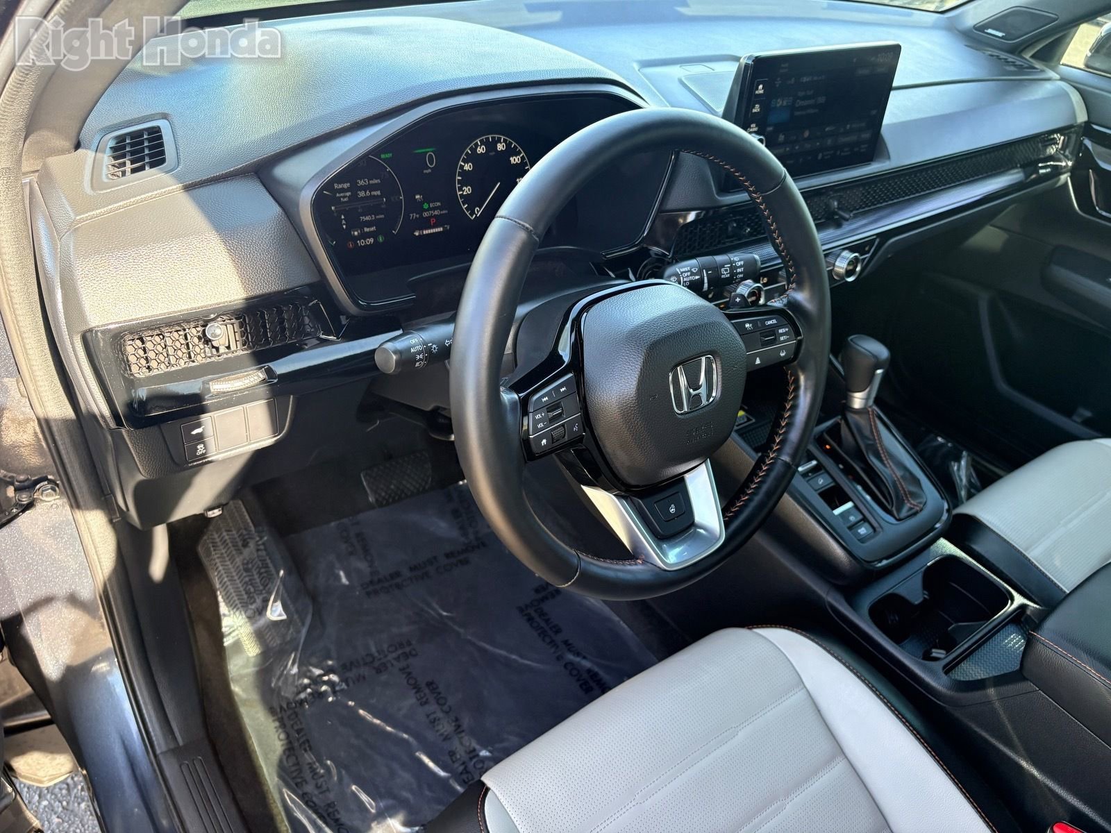 Used 2025 Honda CR-V Sport Touring image 12