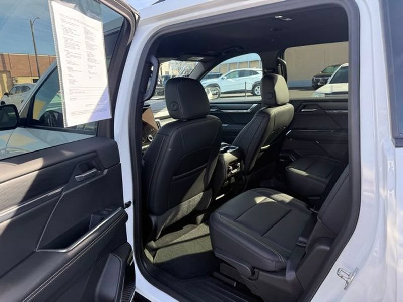 Used 2024 GMC Acadia Elevation FWD image 10