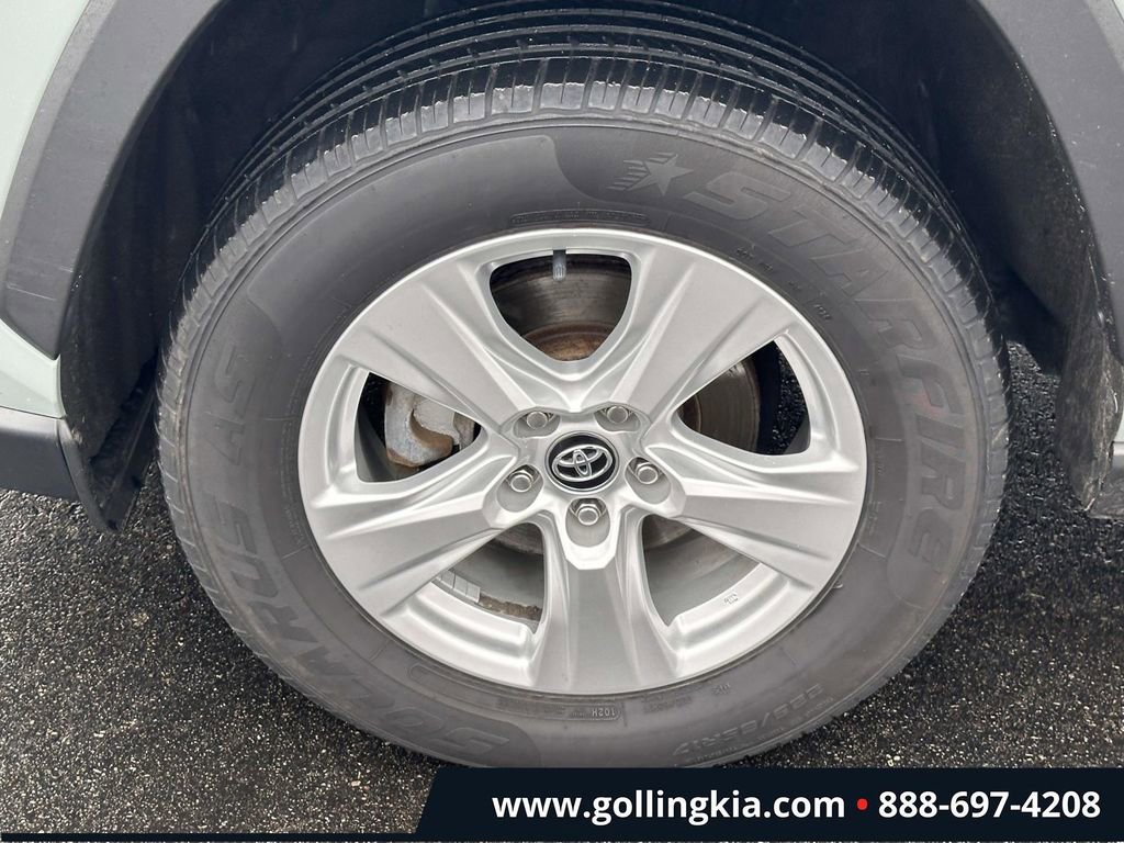 Used 2020 Toyota RAV4 XLE w/ Convenience Package AWD/4WD image 6