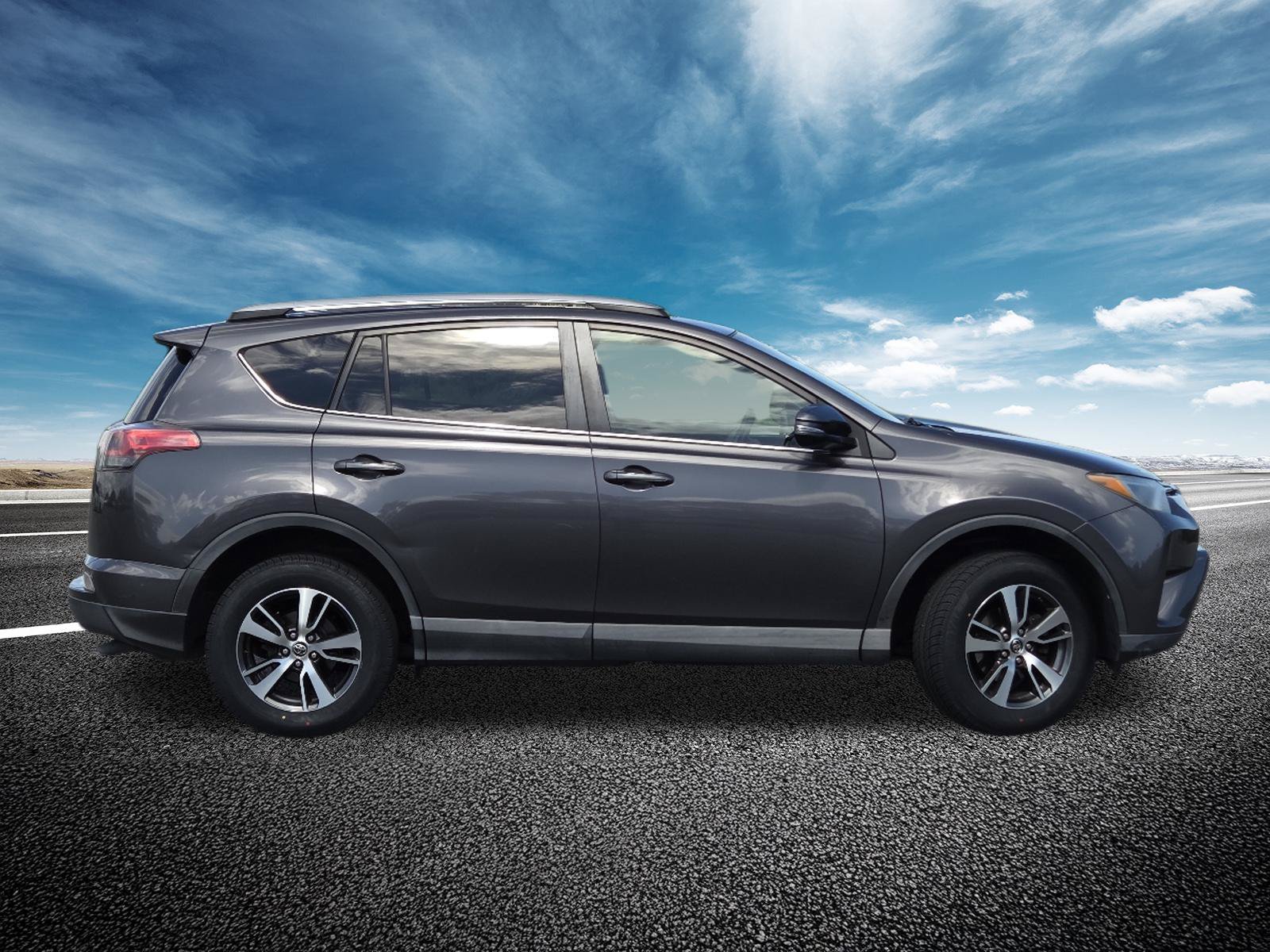 Used 2018 Toyota RAV4 XLE w/ Plus Extra Value Package FWD image 16