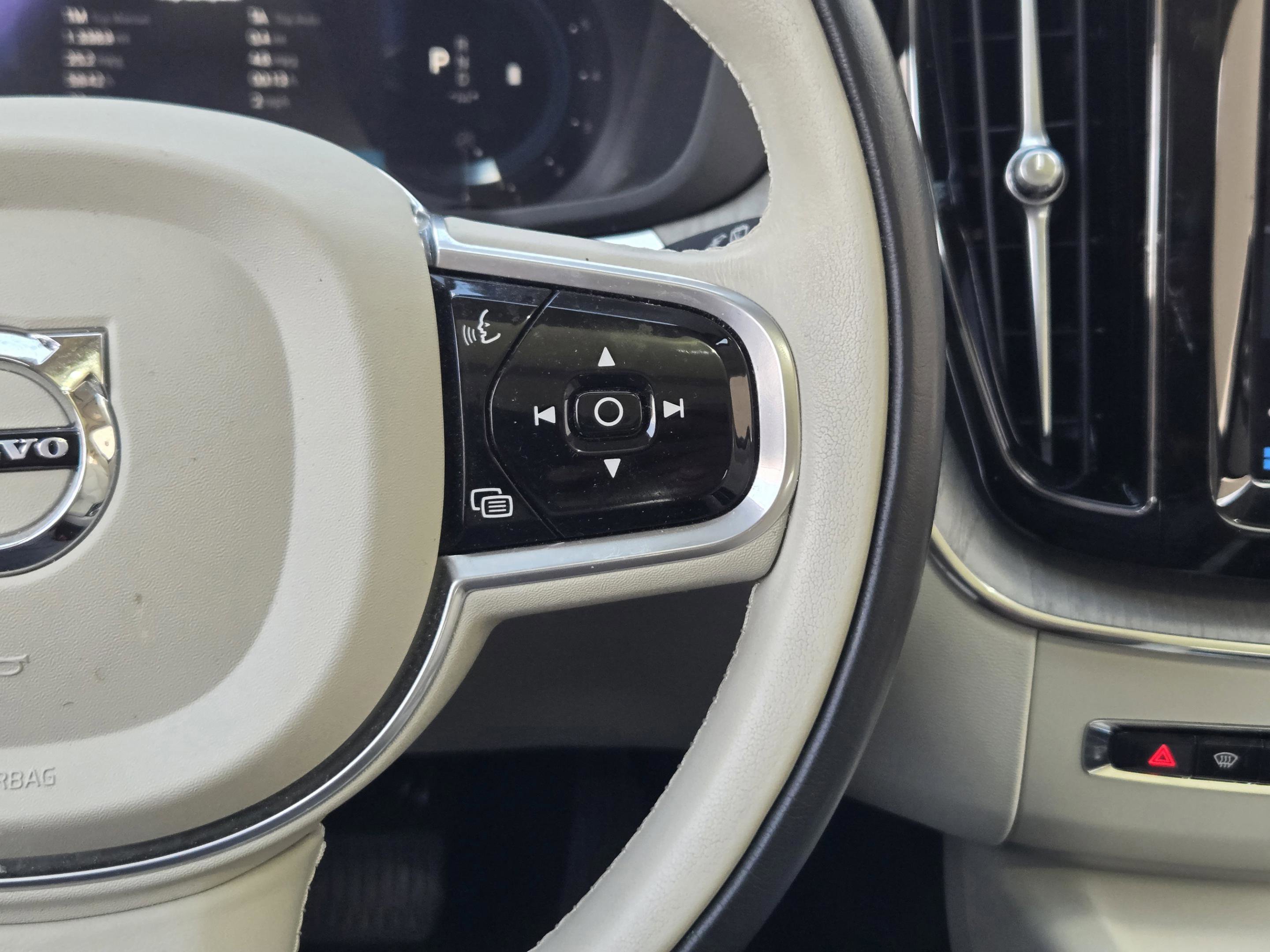 Used 2023 Volvo XC60 B5 Plus w/ Climate Package image 30