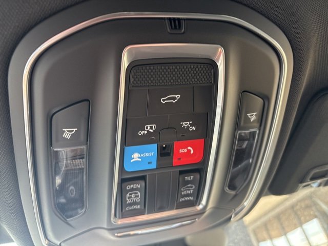 New 2025 Jeep Grand Cherokee Altitude image 17