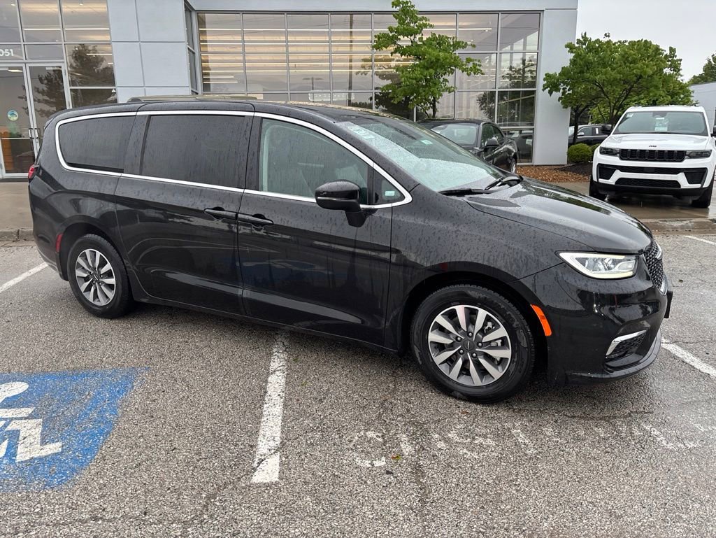 Used 2023 Chrysler Pacifica Touring-L FWD image 30