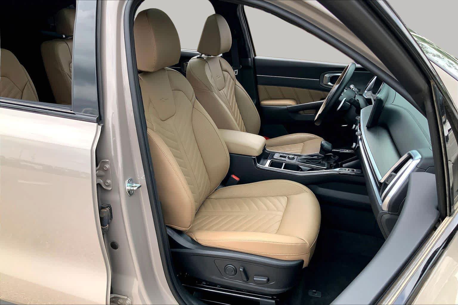 Certified 2025 Kia Sorento SX Prestige w/ Olive Brown Leather Package AWD/4WD image 9