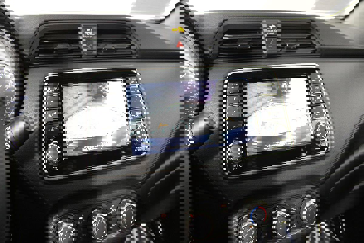 Used 2025 Nissan Versa S w/ Trunk Package image 19