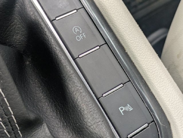 Used 2024 Volkswagen Tiguan SE R-Line FWD image 33