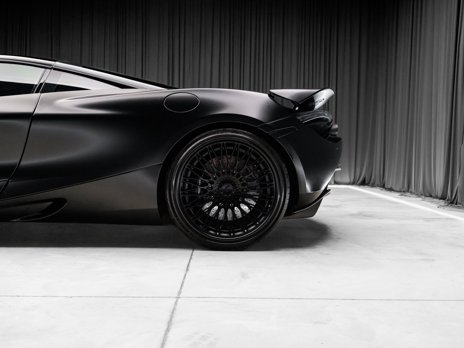 Used 2018 McLaren 720S RWD image 36