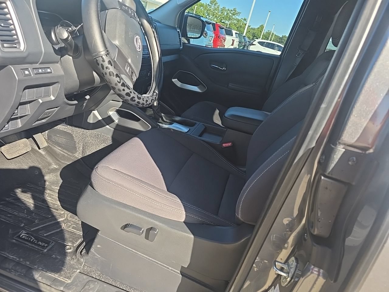 Used 2022 Nissan Frontier SV RWD image 9