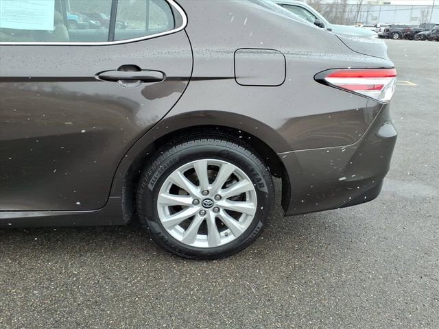 Used 2019 Toyota Camry LE image 5