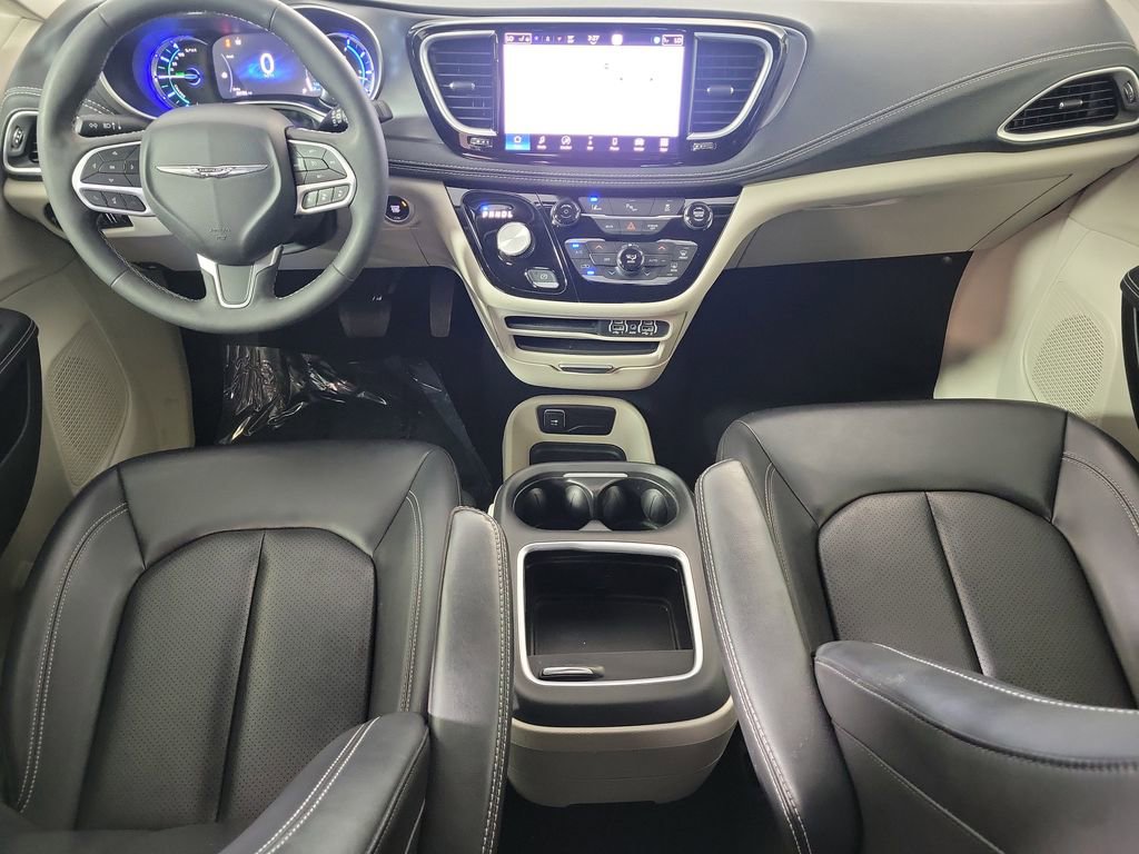 Used 2024 Chrysler Pacifica Select image 14
