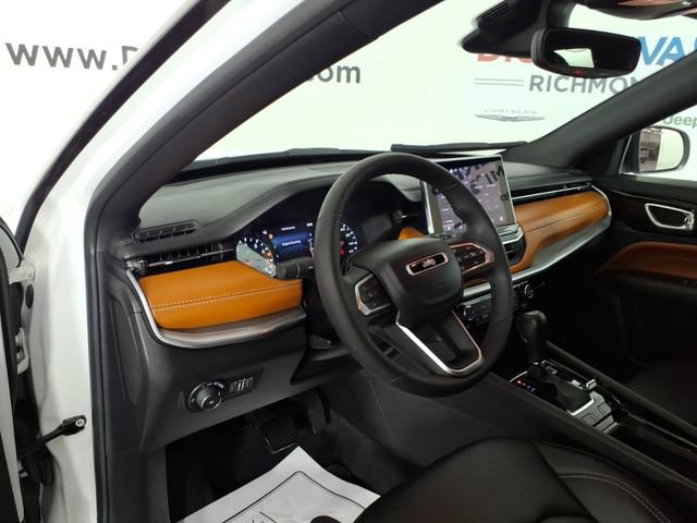 Used 2025 Jeep Compass Limited AWD/4WD image 13