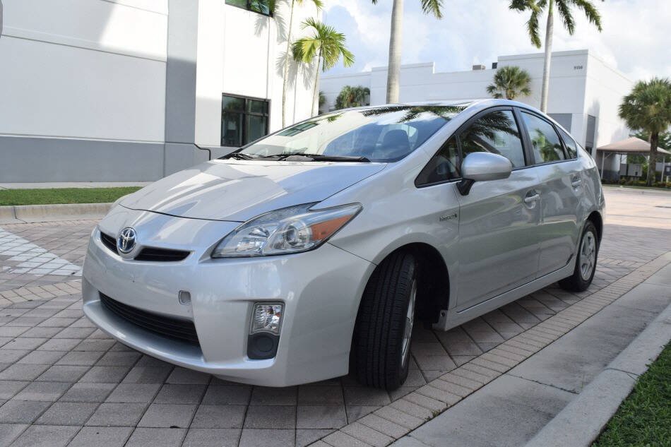 Used 2010 Toyota Prius Two FWD image 2