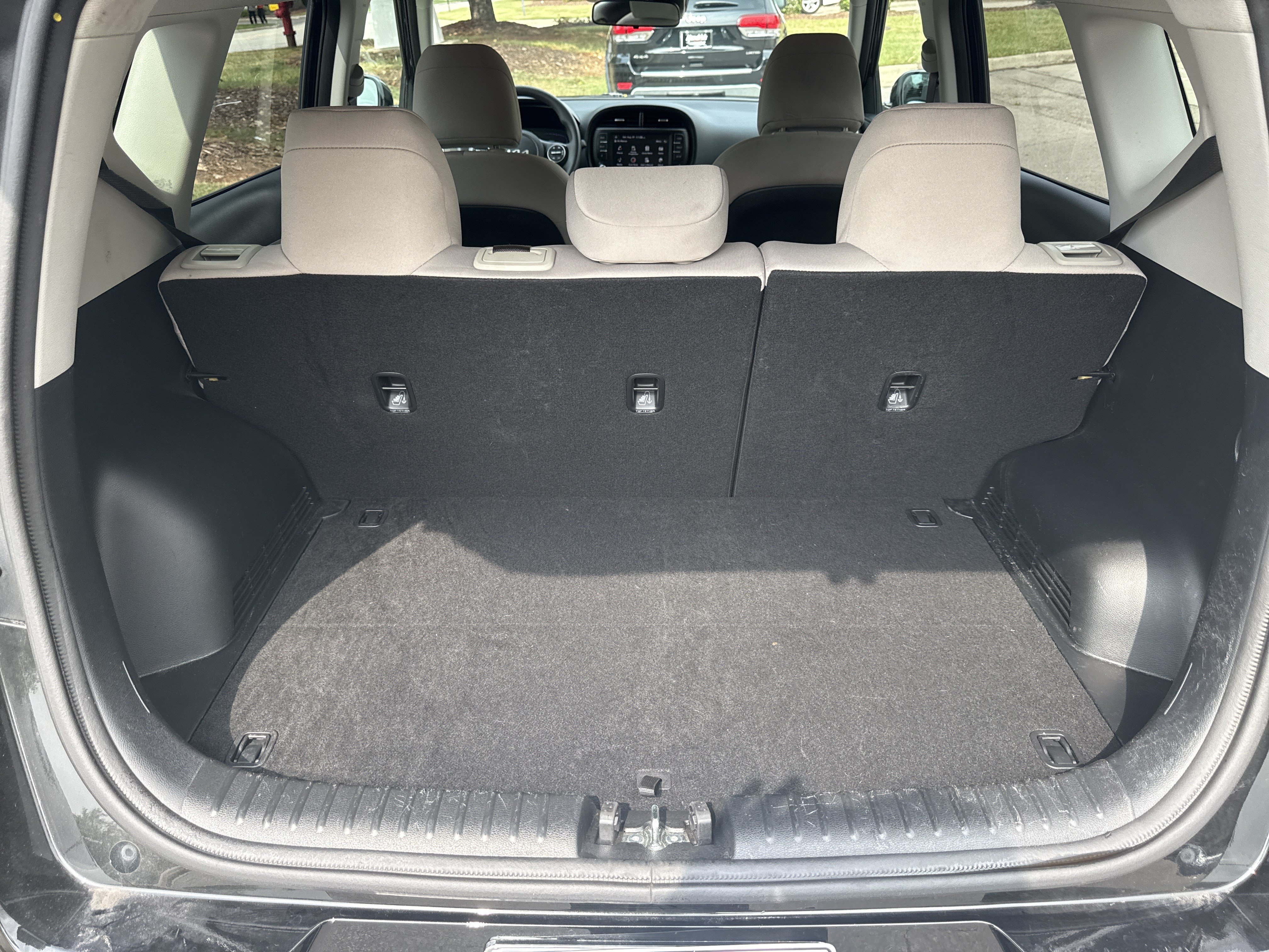 Used 2025 Kia Soul LX w/ LX Technology Package FWD image 31