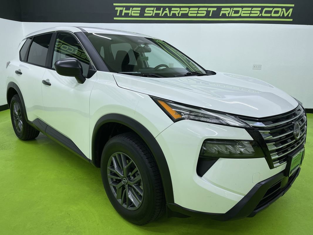 Used 2024 Nissan Rogue S image 2