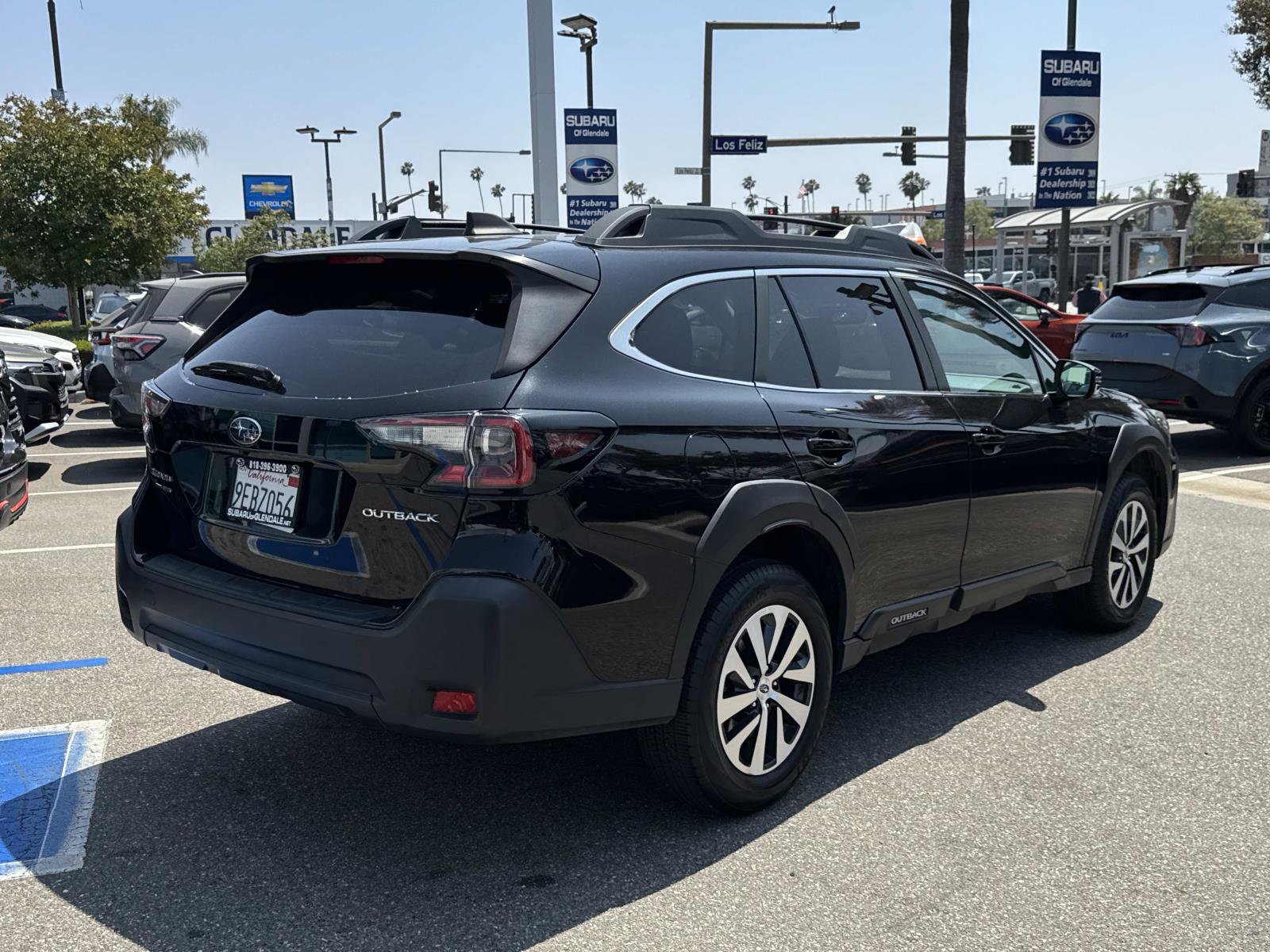 Certified 2023 Subaru Outback Premium w/ Popular Package #1 AWD/4WD image 4